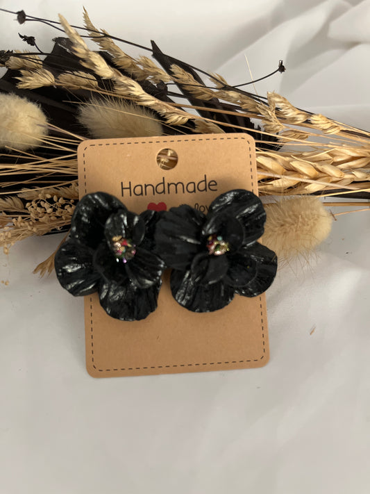 Puce d’oreille fleur noir
